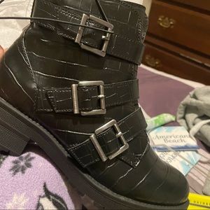 Arizona textured boots